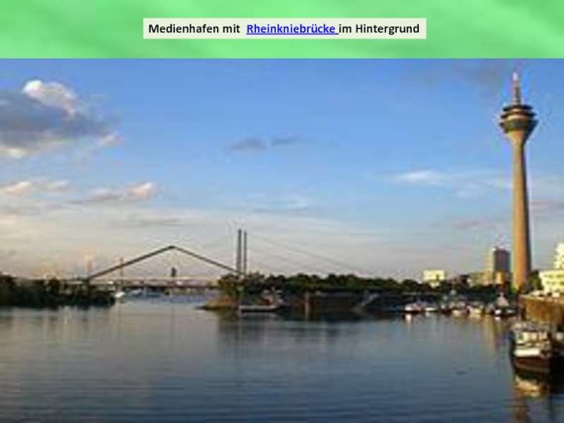 Medienhafen mit  Rheinkniebrücke im Hintergrund
