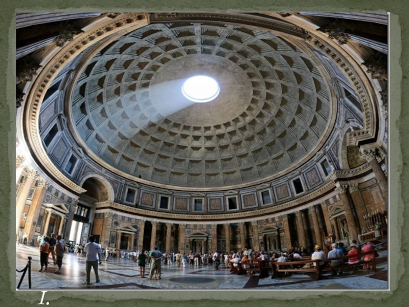 В Пантеоне погребены некоторые известные люди Италии, в частности, в одной из боковых капелл Пантеона похоронен Рафаэль;